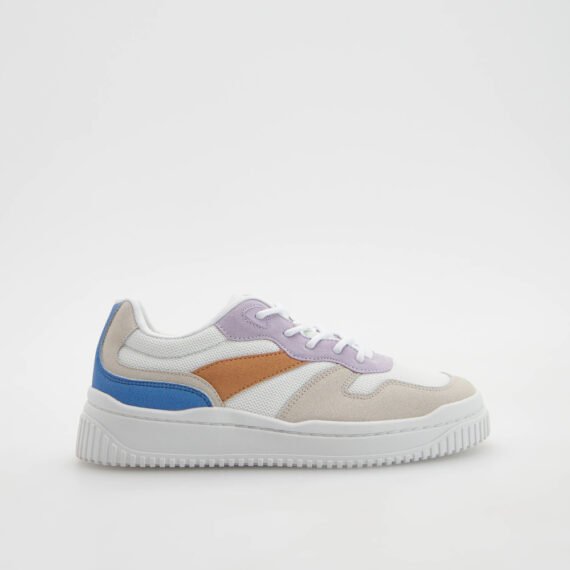 Sneakers in suede